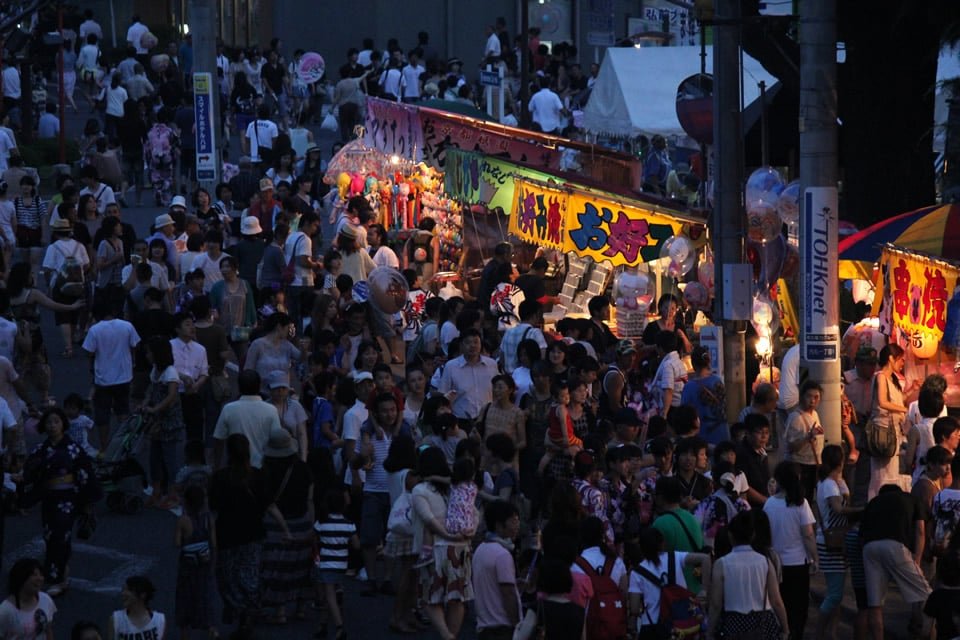 八戸三社大祭・夜店の様子