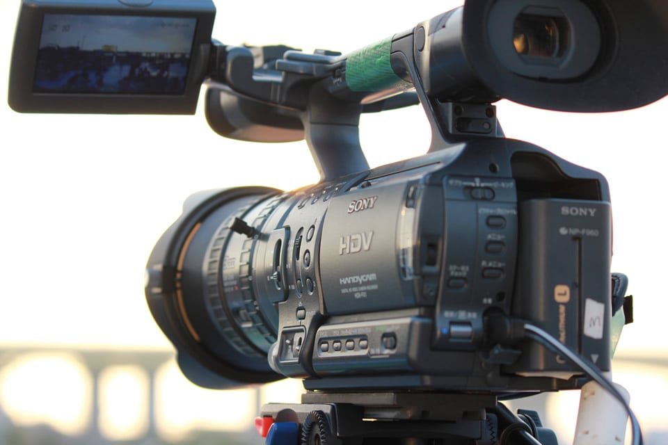 夕暮れの花火会場