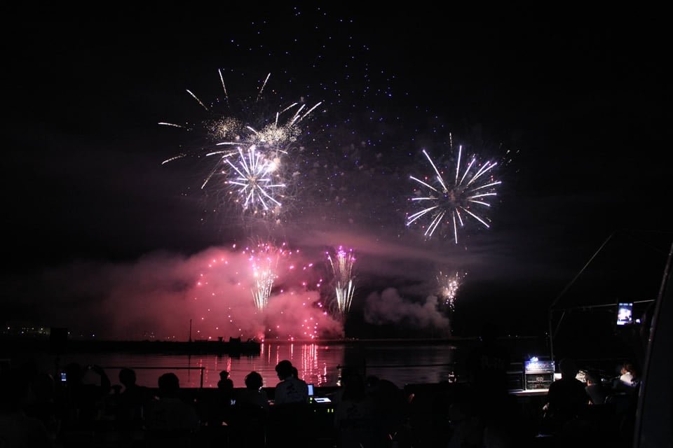 八戸花火大会・スターマイン