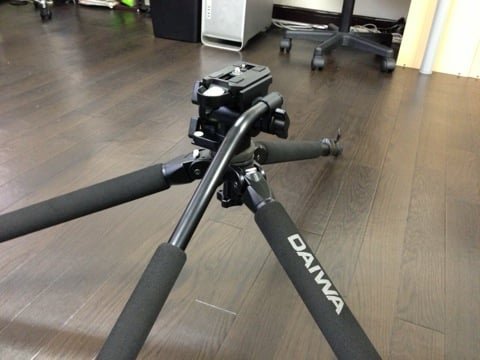 ローアングル対応三脚