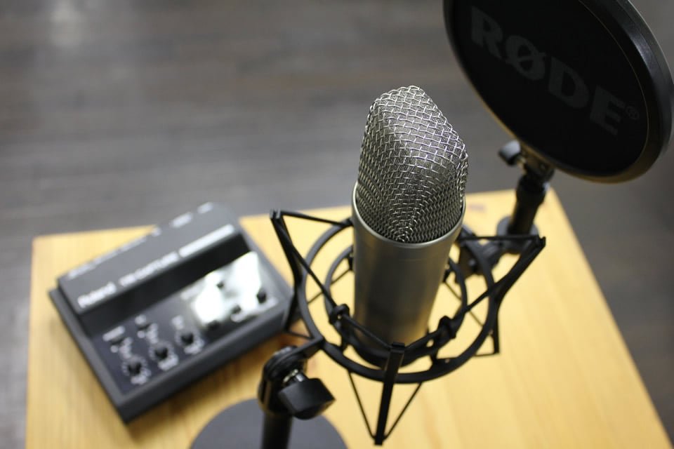 映像制作事業：ナレーション録りマイクとUSBキャプチャユニット